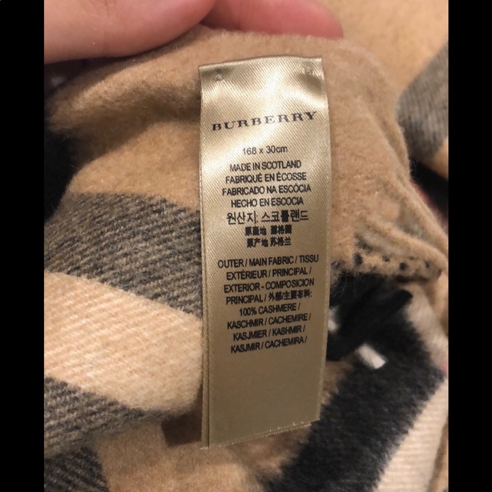 Burberry scarf - Picture 3 of 3